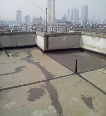 镇江市漏水维修 楼顶漏水是什么原因，楼顶漏水维修方法是什么?